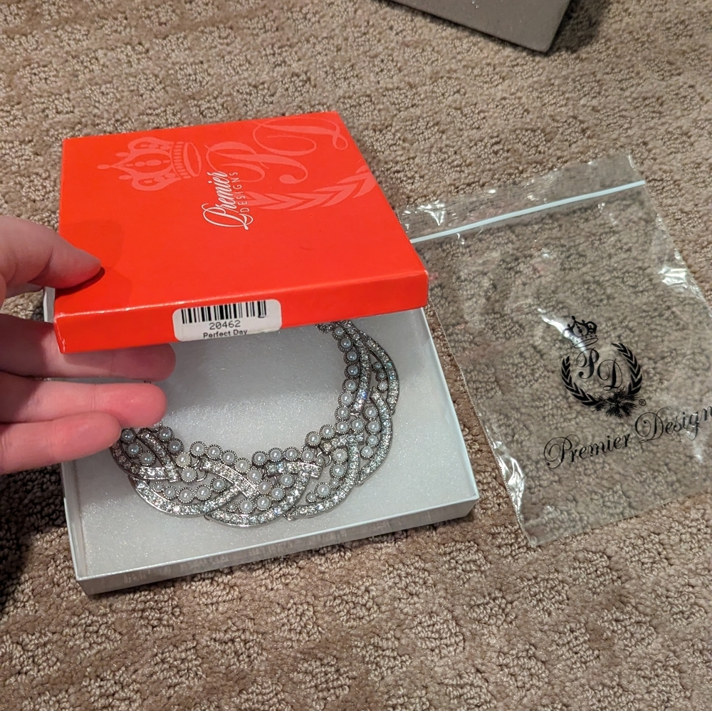 Premier jewelry necklace